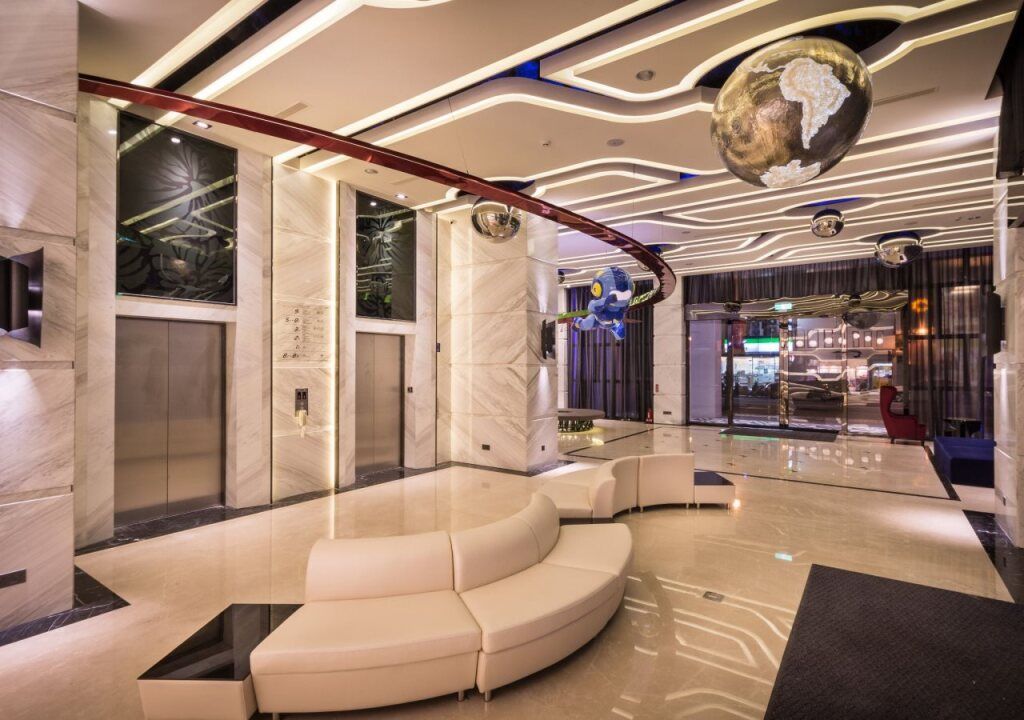 موفينغ ستار هوتل