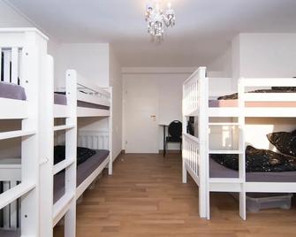 Skyhostel Friedrichshafen - Friedrichshafen - Habitación