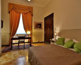 Alibrandi Palace - Civitavecchia - Bedroom
