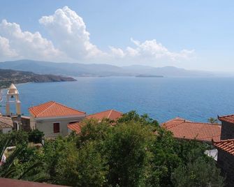 The Schoolmistress With The Golden Eyes, studios & rooms - Míthymna - Outdoor view