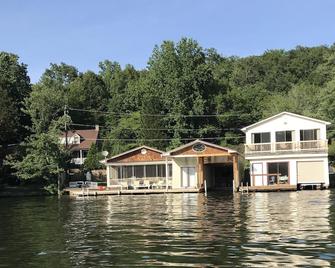Spacious Lake Lanier Lake House Retreat With Tesla Charging 25 Min From Tiec - Landrum - Building