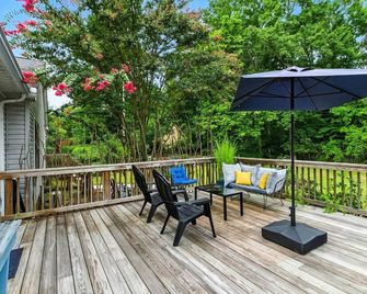 Near Downtown, Duke Univ & Hospital w/ Fast WiFi - Durham - Balcón