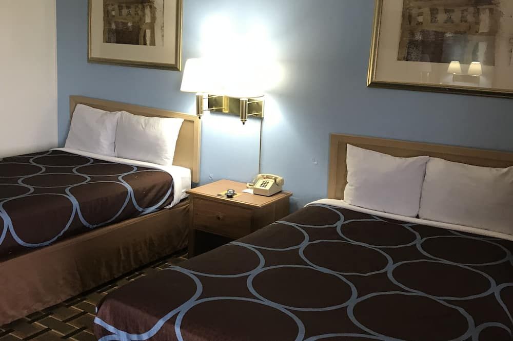 فيليدج إن - سالينا - غرفة نوم