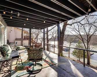 Deck, Fire Pit and Grill Lakefront Oklahoma Abode - Jay - Balcony
