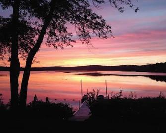 Chalet Au Quai des 3 Lacs. Waterfront with SPA at Val des Sources. - Asbestos
