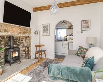 4 Pulmans Place - Halifax - Living room