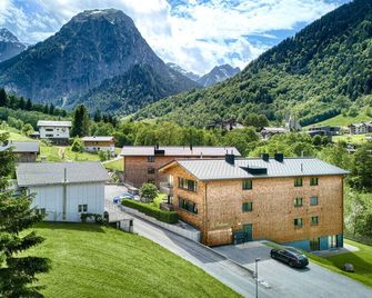 Garden apartment de Luxe - Brand - Building