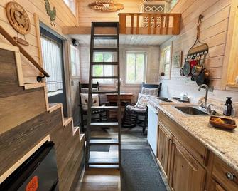 Rustic Tiny Cabin Experience,great Mtn. Location And Views With Private Hot Tub - Newport - Kuchyň