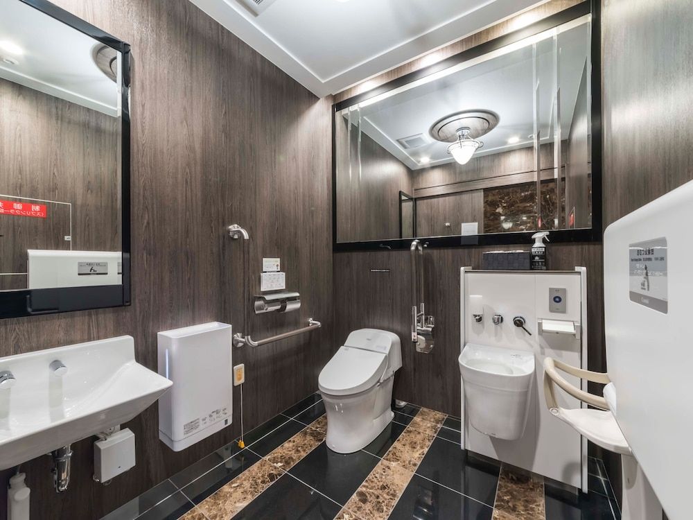 Bathroom view of Apa Hotel Higashi Umeda Minami Morimachi Ekimae