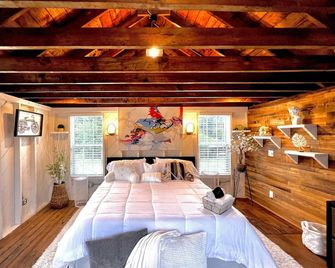 Tiny House Hideaway with King sized Bed - Cape Charles - Habitación