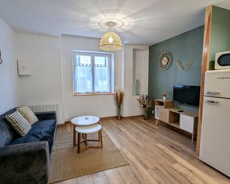 Studio moderne et calme avec parking à Châteauroux - FR-1-591-724 - Châteauroux - Living room