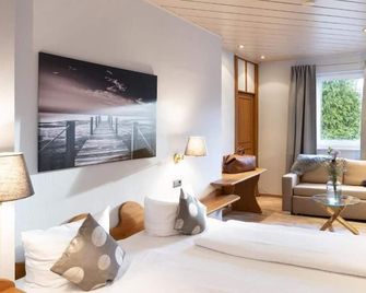 Romantik Landhotel 3Kronen - Adelsdorf