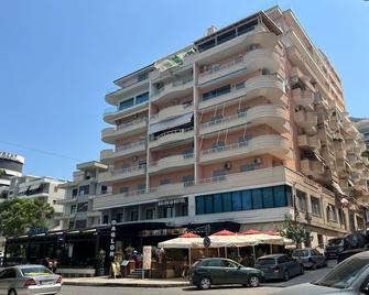 Teo's Deluxe Studios - Vlorë - Building
