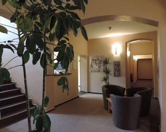 Hotel Carl Von Clausewitz - Burg bei Magdeburg - Pasillo