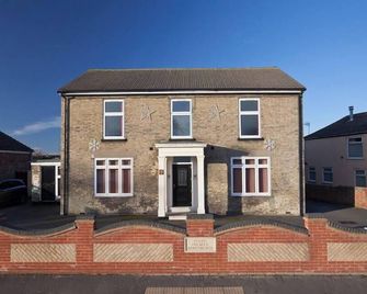 Emerald Spacious apartment near the Sea - Caister-on-Sea - Building