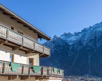 Ferienwohnung Rosenquarz - Mittenwald - Building
