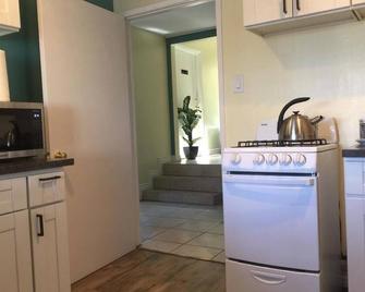 Lax Guest House - Inglewood - Kitchen