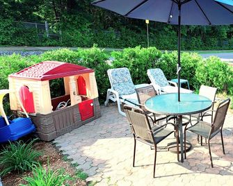 Motel Bonsoir - Joliette - Patio