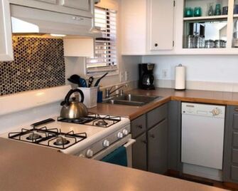 Oceanfront Cabin 6 w Jacuzzi Awe-inspiring View - Smith River - Cocina