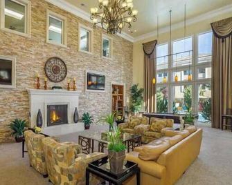 Modern 1br Reno Retreat · Spring Views & Hot Tub - Reno