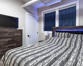 Newly renovated unit in downtown - Dearborn - Bedroom