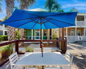 Welcoming Cottage with Hot Tub - 1 Mile to Windmark Beach - Port St. Joe - Patio