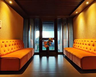 Regenta MPG Club - Mahabaleshwar - Living room