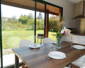 Village de Gîtes Nature et Jardin - Saint-Brice - Comedor