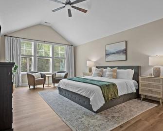 Pickleball, Arcade & Poker Retreat Near Pinehurst! - Aberdeen - Bedroom