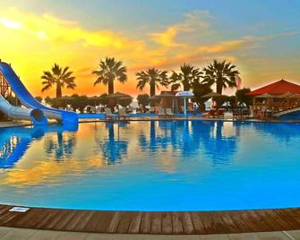 Doreta Beach Resort & Spa - Rodas - Piscina
