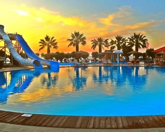Doreta Beach Resort & Spa - Rodi - Piscina