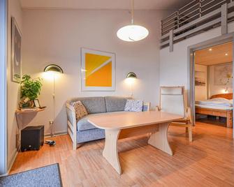 One-Bedroom Apartment In Knebel - Knebel - Living room