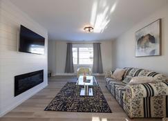 Luxury home in Moncton! - Moncton - Living room