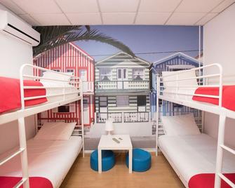Peters Guesthouse - Aveiro - Bedroom