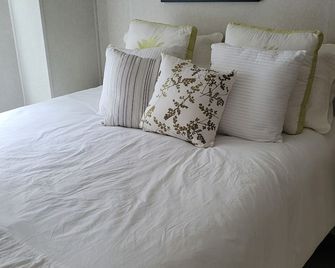 The Big Happy Place - Belwood - Bedroom