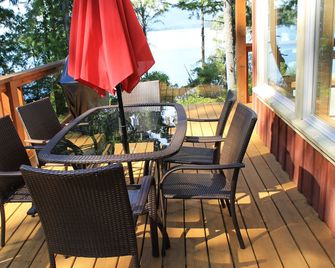 Vacation in Tofino! Hot Tub! - Tofino - Balkon