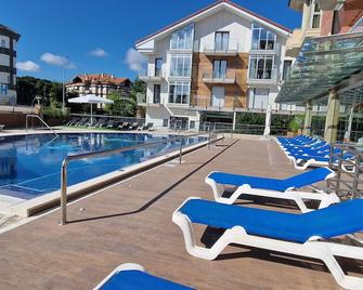 Playa Joyel Family Rooms - Noja - Piscina