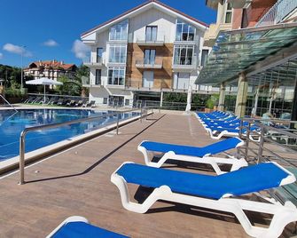 Playa Joyel Family Rooms - Noja - Pool
