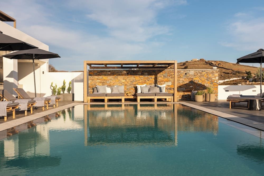 تشورا كيثنوس سويتس