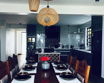 Villa Vista Beach Home - Kisumu - Dining room