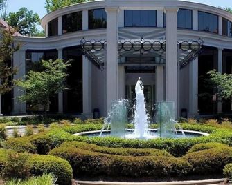 Studio Mins To Atrium Health & Spectrum Arena - Charlotte
