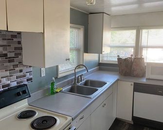 Susanville Mountain View close to Bizz Johnson Trail - Susanville - Kitchen