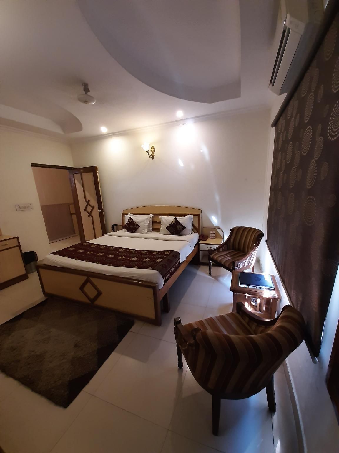 Hotel Siddharth Residency - דהרדון - חדר שינה