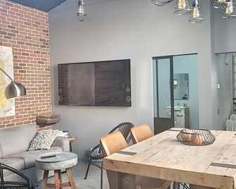 Superbe Loft industriel 3 pièces, classé 4 étoiles, proche Palais des Festivals - كان - غرفة طعام