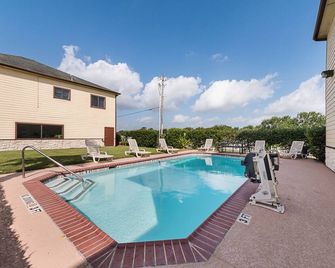 Lone Star Inn & Suites - Victoria - Zwembad