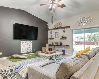 Spacious and Centrally Located Port St Lucie Home! - Port St. Lucie - Wohnzimmer