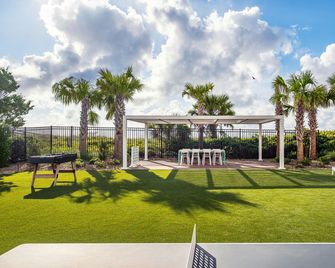 Golden Sands Carolina Beach Oceanfront, Tapestry by Hilton - Carolina Beach - Budova