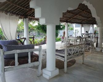 Safina Beach House - Watamu - Binnenhof