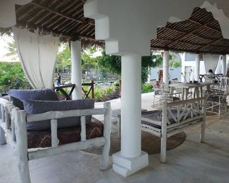 Safina Beach House - Watamu - Binnenhof