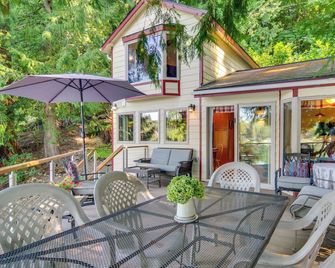 Lakefront Snohomish Cottage w/ Private Dock! - Snohomish - Patio